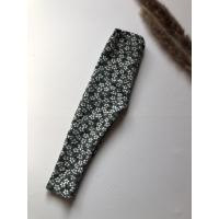 Broekje groen met witte bloemetjes