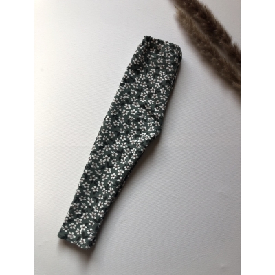 Broekje groen met witte bloemetjes Broekje groen met witte bloemetjes